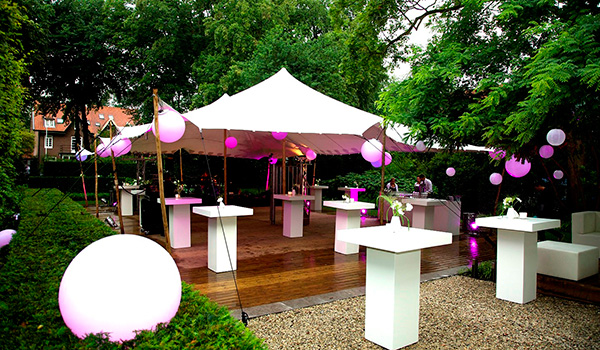 Cateringservice met mooie bartafels