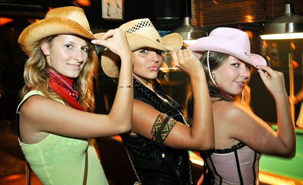 Foto van een cowboy tijdens een western party op een feestavond in Brabant